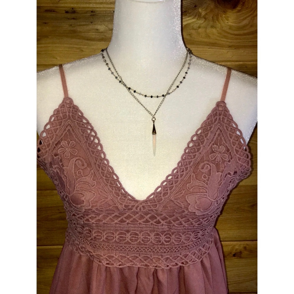 β‘οΈHPβ‘οΈπΈ Mauve crochet romper with tie back πΈ - Picture 5 of 6